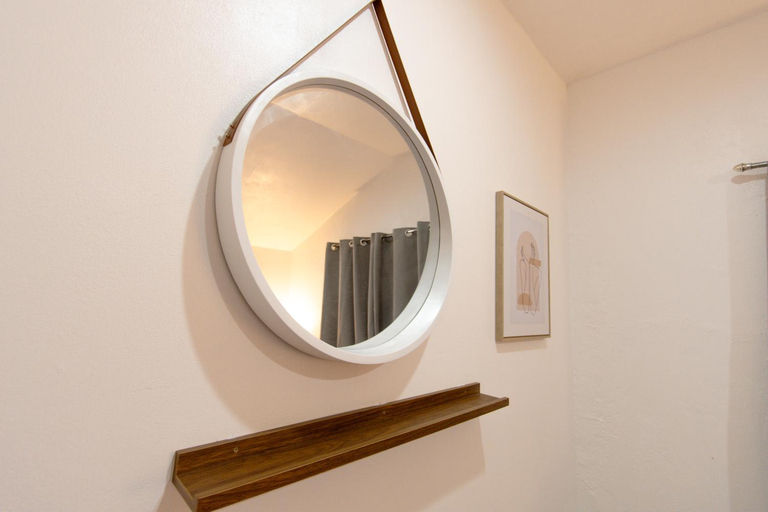 Bathroom, Whitehaus BnB, Bais City