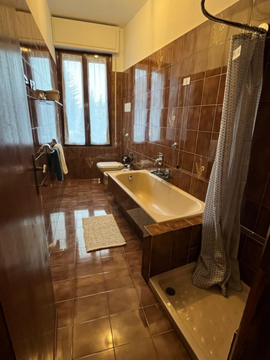Others 5, accogliente camera con bagno privato, Milano