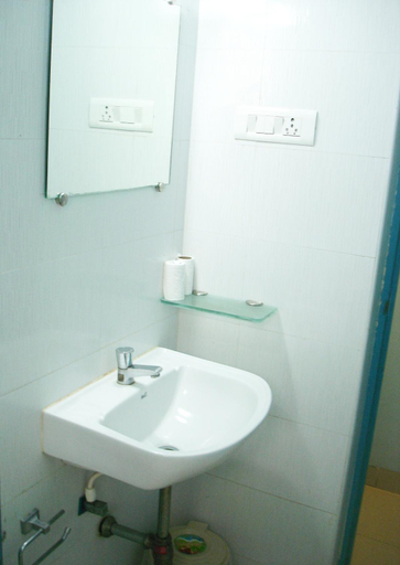 Bathroom 3, Hotel Pandian, Chennai
