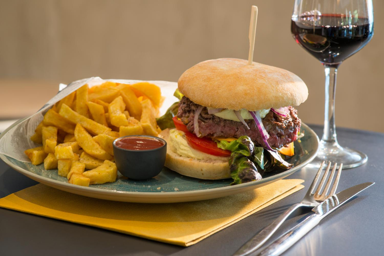 Food & Drinks 5, ibis budget Pertuis Luberon, Vaucluse