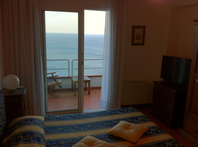 Others 3, Hotel Claudio, Savona