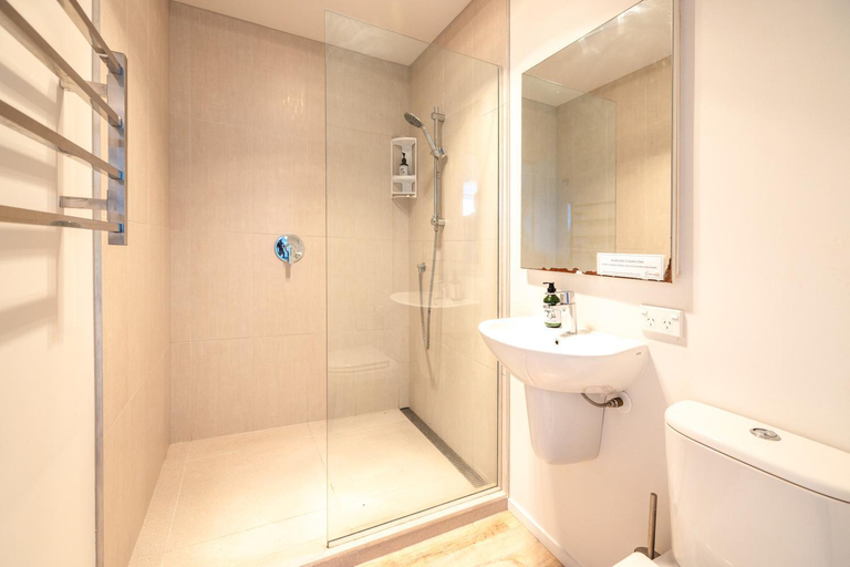 Bathroom 3, Driftwood Beach House with Spa Pool, Auckland