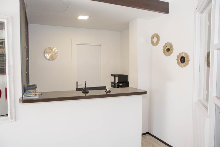 Others 5, Hostal Emporda, Girona