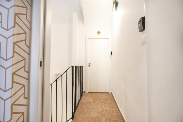 Others 3, Avenida 12, Sassari
