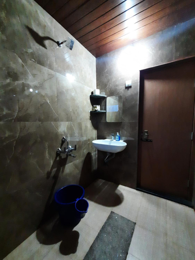 Bathroom 4, Hotel Golden Heights Gokarna, Uttara Kannada