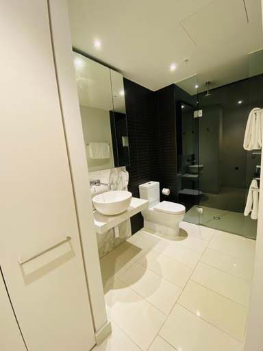 Bathroom 2, Flinders Street Apartments, Melbourne