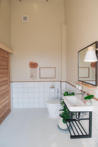 Bathroom 1, Monko Villa, Pai
