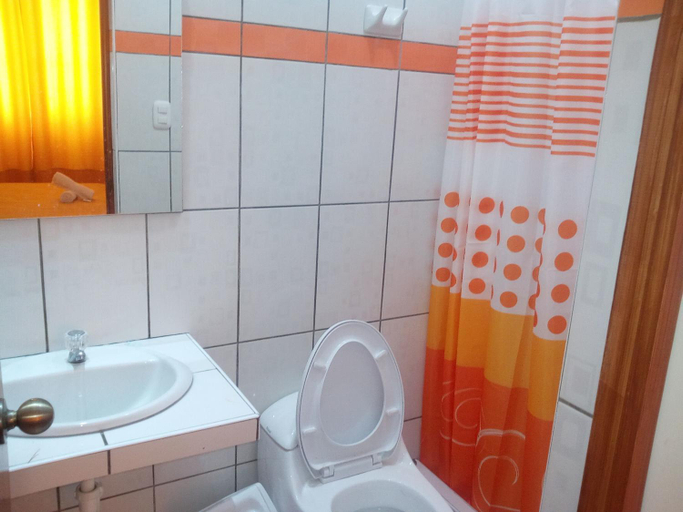 Bathroom 2, Antares Paracas, Pisco