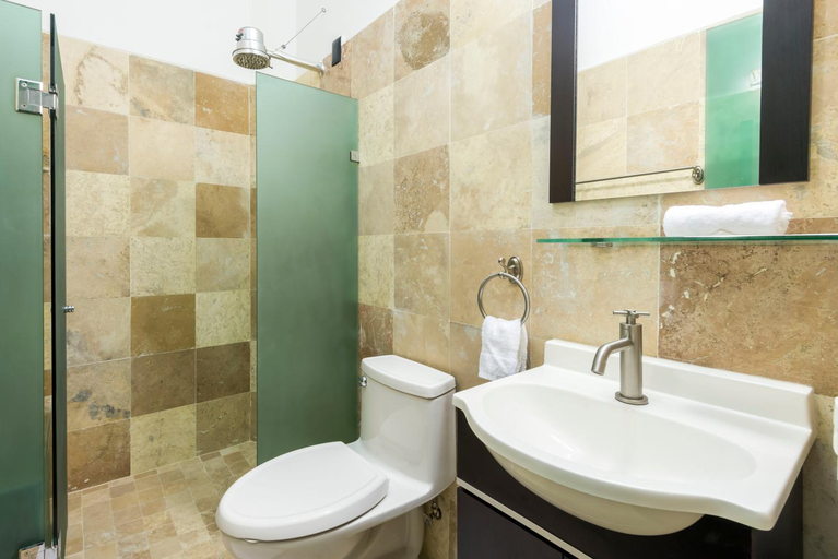 Bathroom 2, PUNTO MITA ECO SURF SUITES, Compostela