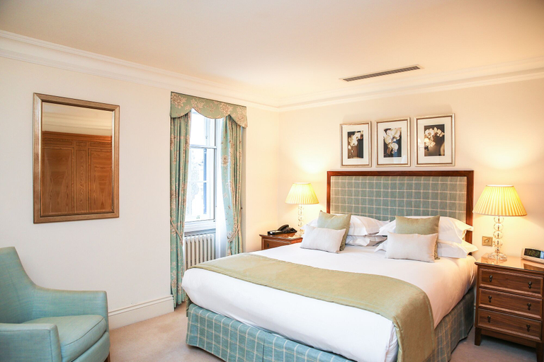 Bedroom 3, Cheval Hyde Park Gate, London