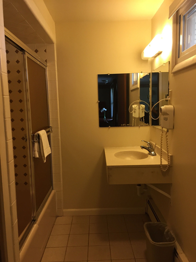 Bathroom 4, Fairbridge Inn Express, Pike