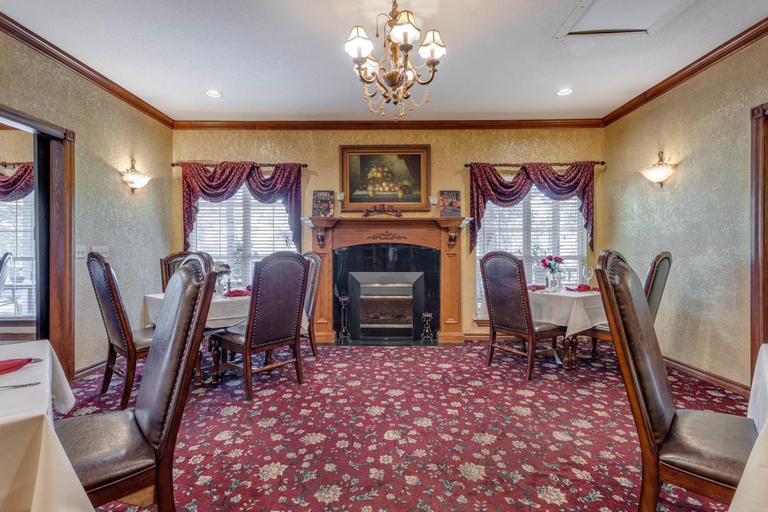 Food & Drinks 4, The Whispering Pines Inn, Cleveland
