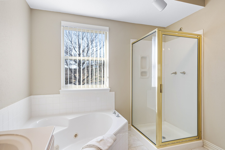 Bathroom 5, Rock Lane Resort & Marina, Stone