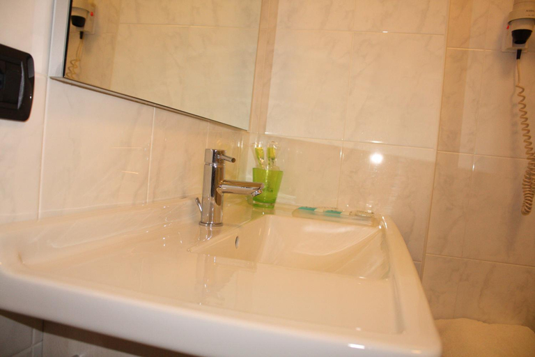 Bathroom 4, Hotel 2C, Milano