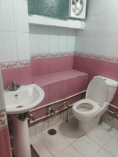 Bathroom 5, Hotel Abhishek Residency By The Arrow, Delhi