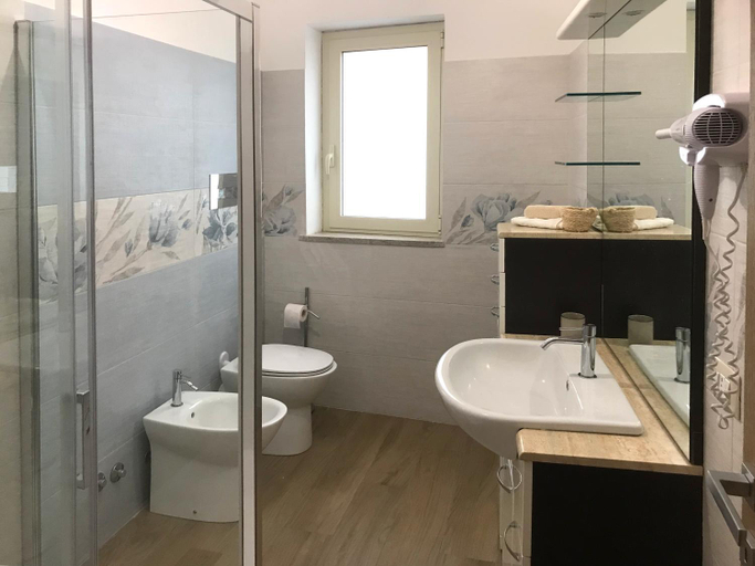Bathroom 3, Casa Alva, Ragusa
