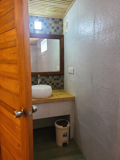 Bathroom 4, Island zephyr, Baa Atoll