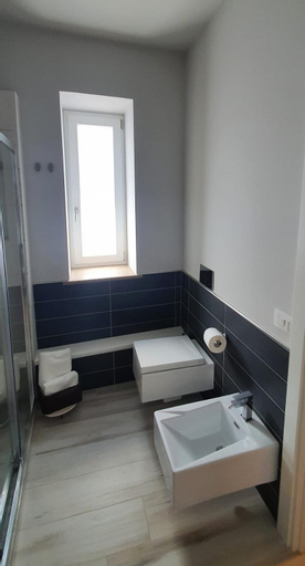 Bathroom 7
