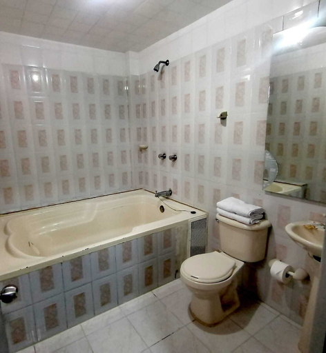 Bathroom 4, Kromatic Hostel, Medellín