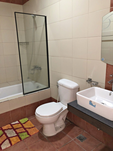 Bathroom 4, Quezon Premier Hotel Candelaria, Candelaria