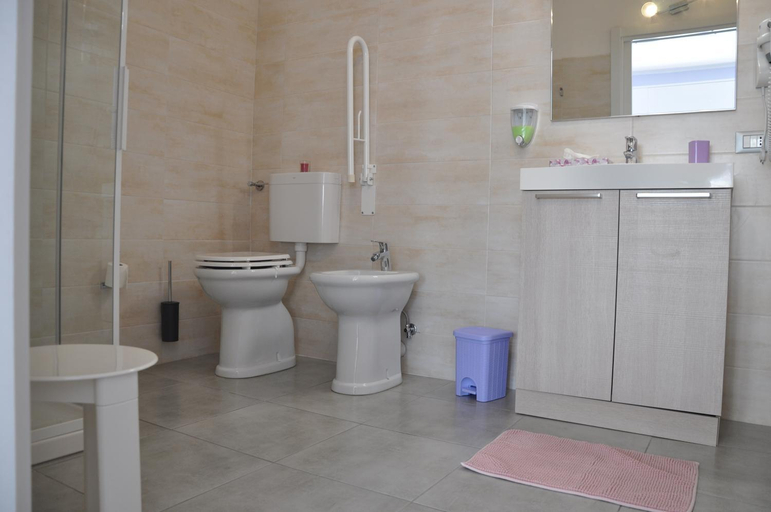 Bathroom 5, B&B Mila e Nan, Savona