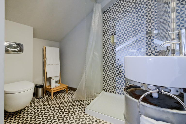 Bathroom 3, Chiado Arty Flats, Lisbon