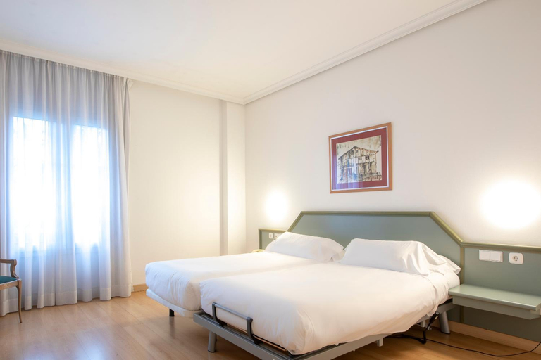 Bedroom 3, Hotel Urdanibia Park, Guipúzcoa