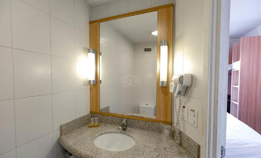 Bathroom 3, ibis Santiago Providencia., Santiago