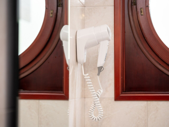 Bathroom 4, Hotel San Pio, Foggia