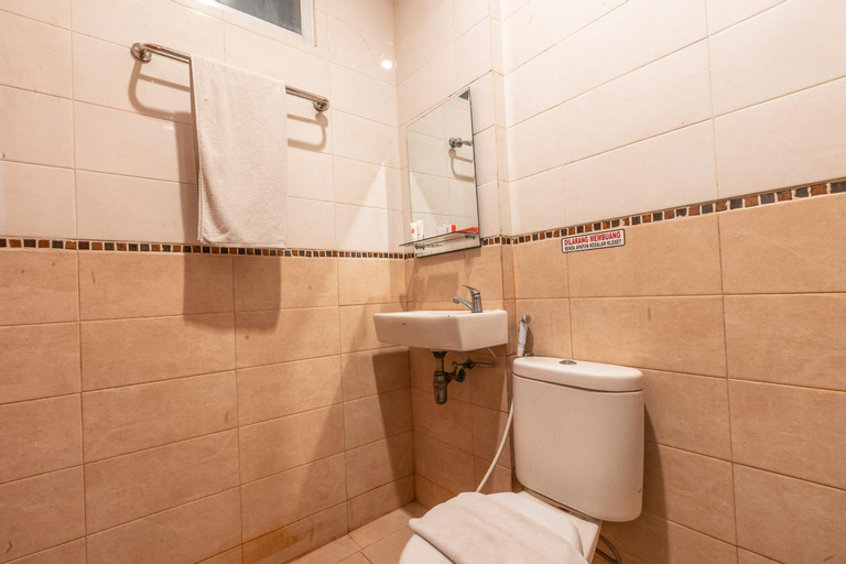 Bathroom 15