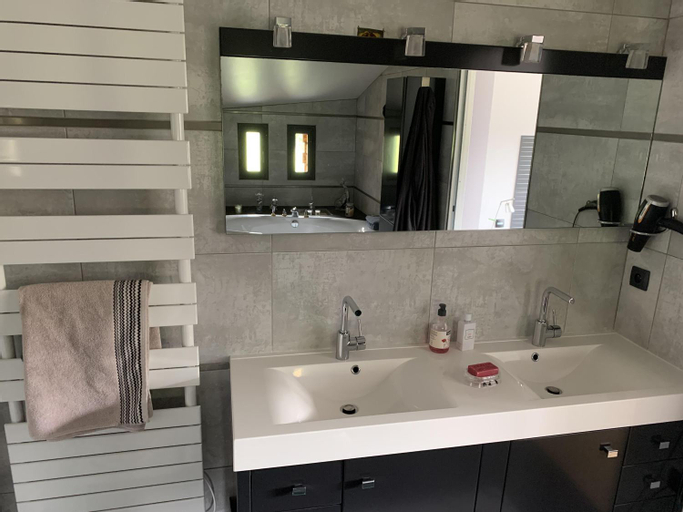 Bathroom 14