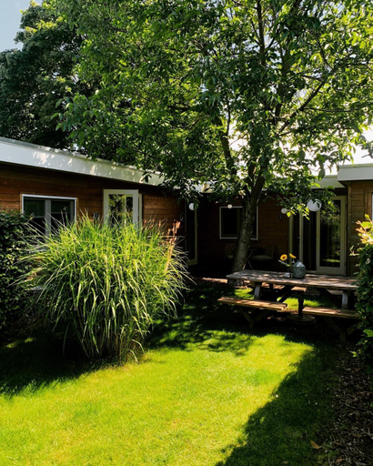Others 4, Bed and Breakfast: 'Bij ons Achter', Haaren