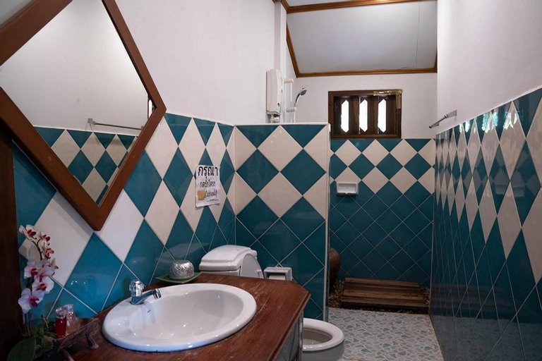 Bathroom 14