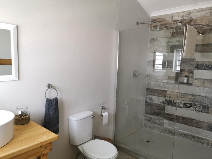 Bathroom 5, Moortop Cottages, Overberg