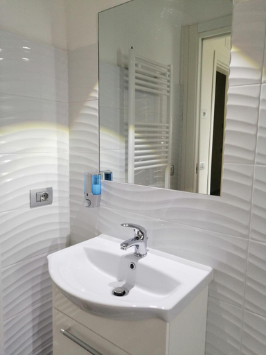 Bathroom 3, Bed and Breakfast Mezzanotte, Potenza