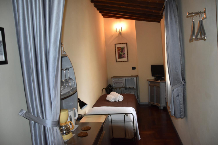 Others 4, The Black Sheep B&B, Florence