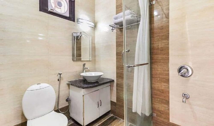 Bathroom 3, Del Fox Hotel Delhi Airport, Delhi