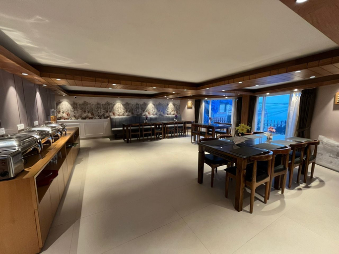 Food & Drinks 3, The Retreat, Darjiling