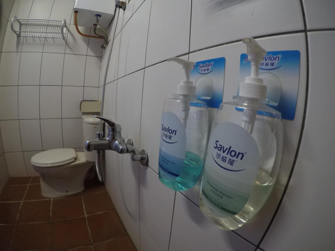 Bathroom 3, Relaxing INN Backpackers Warehouse, Kinmen