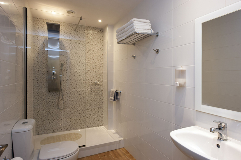 Bathroom 5, Spiti Prifti, Ionian Islands