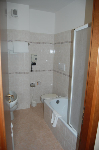 Bathroom, Grand Hotel Moroni, Savona