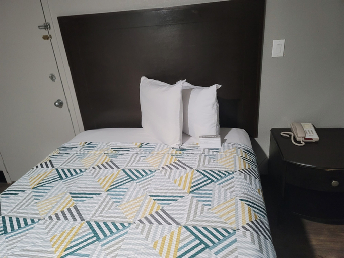 Bedroom 3, Studio 6 Suites Hinesville, GA, Liberty