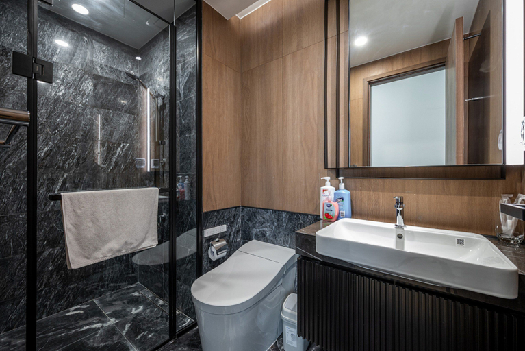 Bathroom 4, Lumiere Riverside Luxury Apartment, District 2
