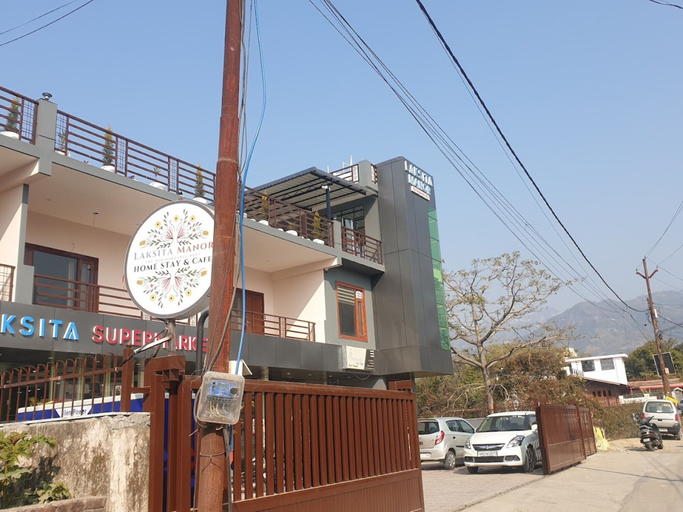 Exterior & Views