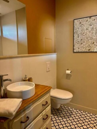 Bathroom 5, La Suite, Manche