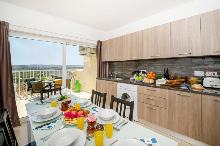 Food & Drinks, Summer Breeze Superior Apartment