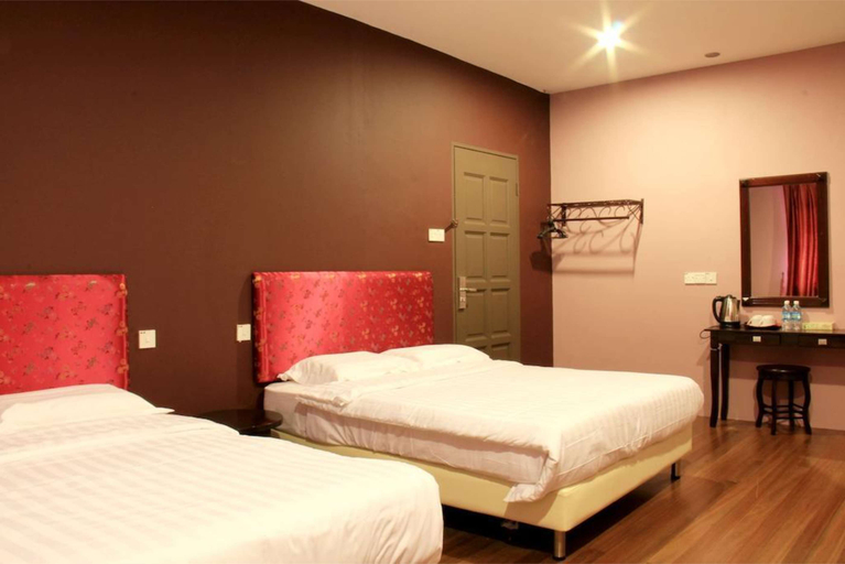 Others 4, White Cottage, Kuching