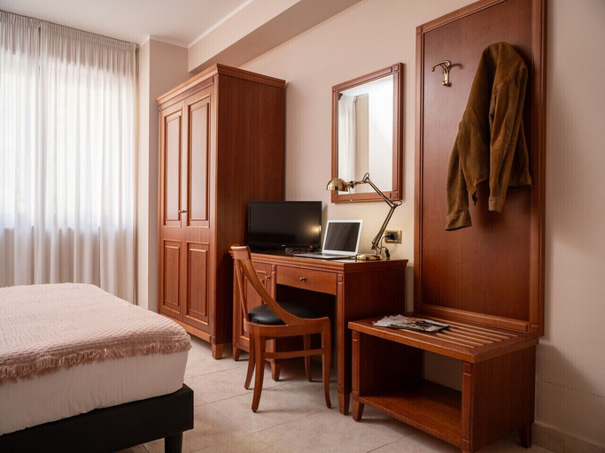 Bedroom 3, Hotel San Pio, Foggia