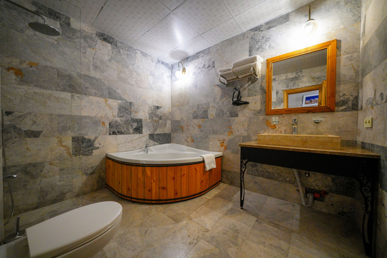 Bathroom 5, Cave Hotel Saksagan, Nevşehir