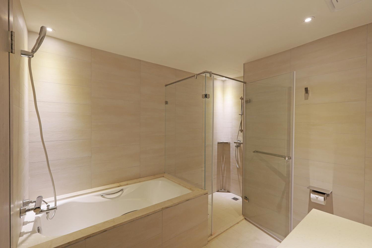 Bathroom 5, Dahu Park Hotel, Taipei City